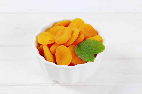 Кубок сушеных абрикосов — стоковое фото