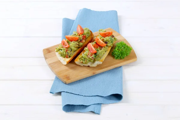 Vers stokbrood met guacamole — Stockfoto