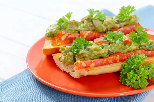 Baguettes con salami y guacamole —  Fotos de Stock