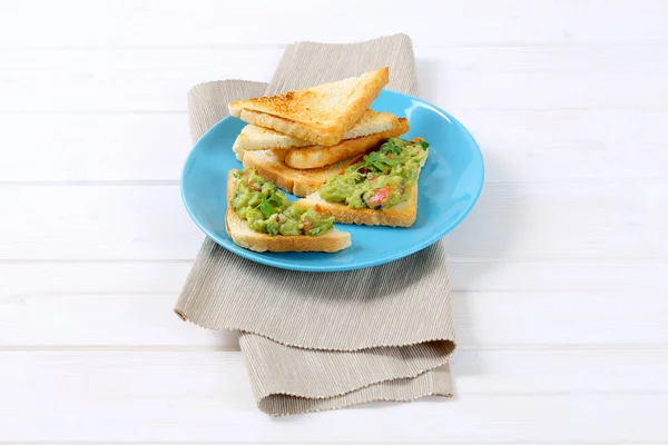 Geroosterd brood met guacamole — Stockfoto