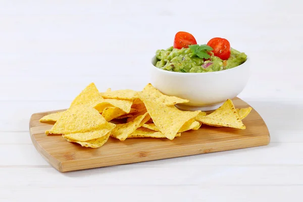 Guacamole with tortilla chips — Stock Photo, Image