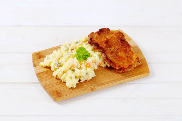 Pollo arrosto con insalata di patate — Foto Stock