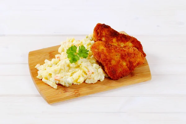 Wiener Schnitzel mit Kartoffelsalat — Stockfoto