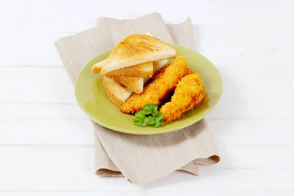 Tavuk şeritler ile tost — Stok fotoğraf
