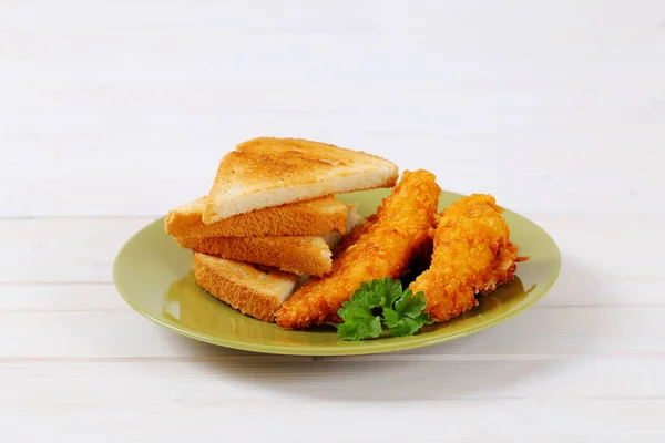 Tavuk şeritler ile tost — Stok fotoğraf