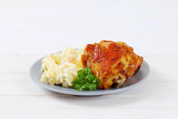 Roasted chicken with potato salad — Stock Photo, Image