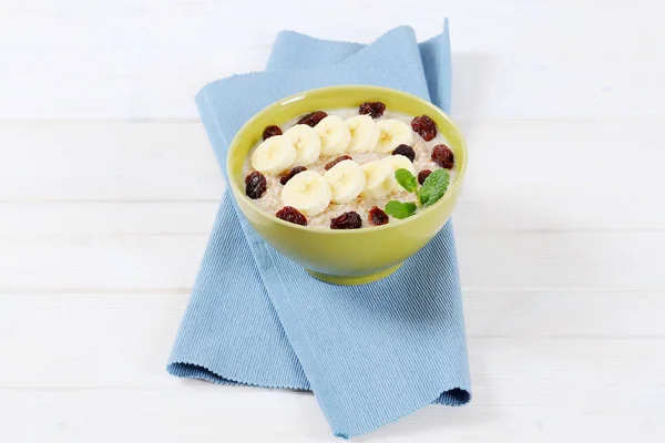 Bowl of oatmeal porridge — Stock Photo, Image