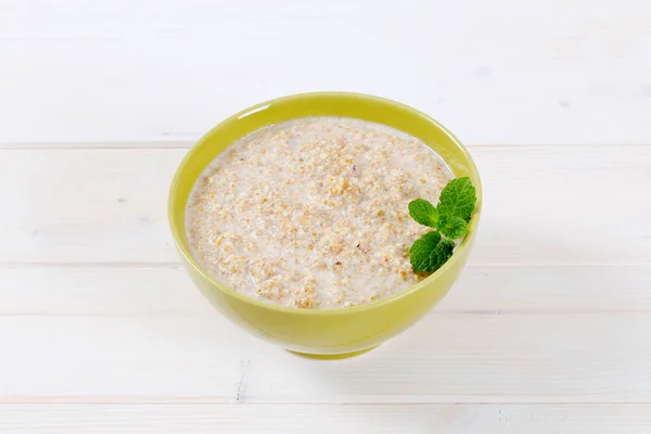 Bowl of oatmeal porridge — Stock Photo, Image
