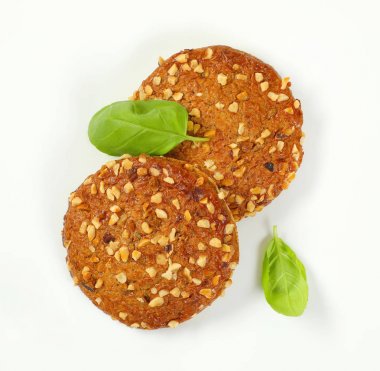 kıyılmış fındık ve badem ile tatlılar