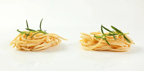 Bundels van spaghetti pasta — Stockfoto