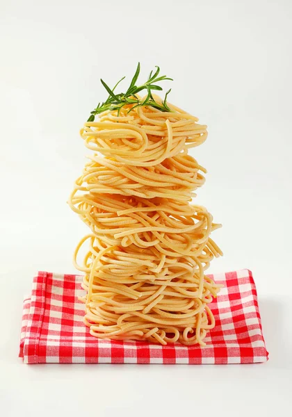Bundels van spaghetti pasta — Stockfoto