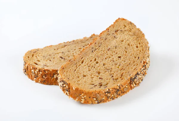 Poppy, ayçiçeği ve susam tohumu ekmek — Stok fotoğraf