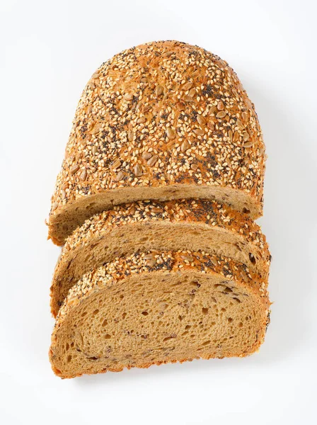 Brood met papaver, zonnebloem en sesamolie zaden — Stockfoto
