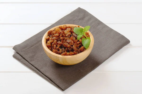 Bowl of sweet raisins — Stock Photo, Image