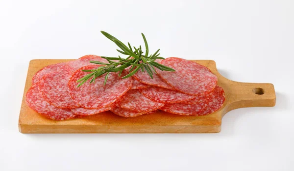 Salchicha de salami en rodajas finas —  Fotos de Stock