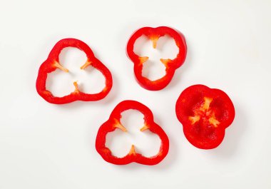 kırmızı biber dilimlenmiş