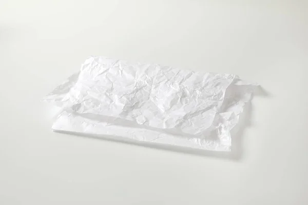 Papel de embalaje encerado blanco arrugado — Foto de Stock