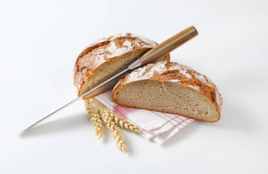 Kıtır kıtır ekşi ekmek.