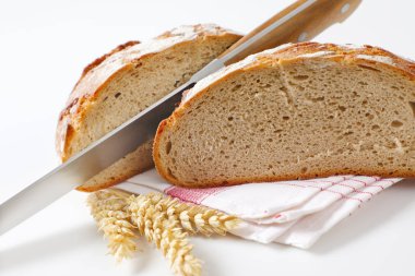 Kıtır kıtır ekşi ekmek.