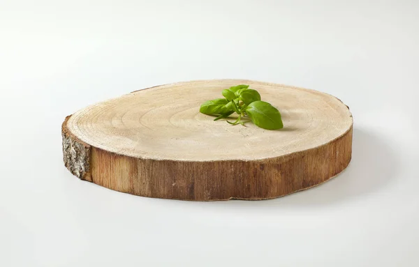 Borda viva natural laje de madeira redonda — Fotografia de Stock