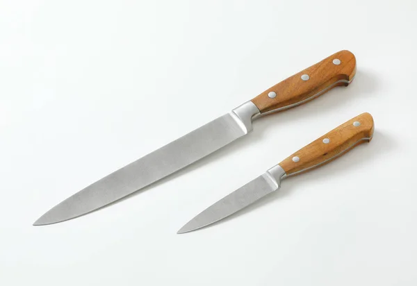 Dva ostré kuchyňské nože — Stock fotografie