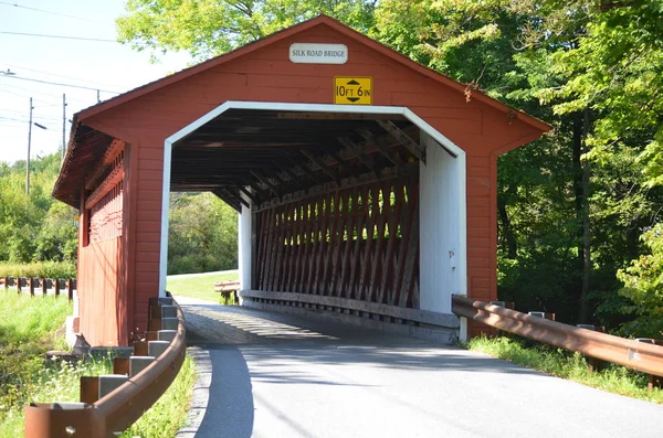 Covered bridge in Vermont — Stock Photo, Image