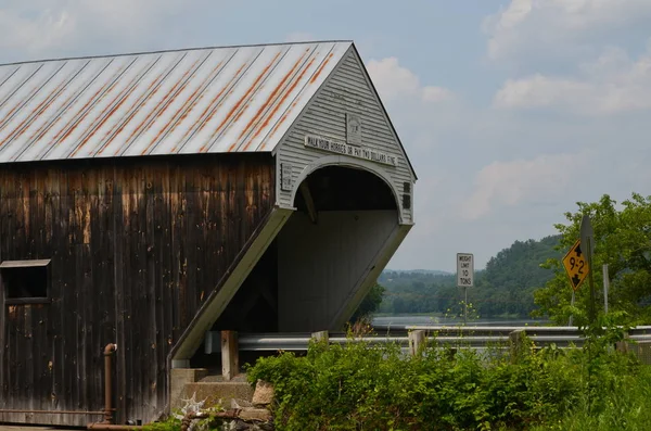 A covered bridge in New Hampshire — Stock Photo, Image