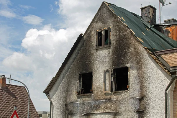 Casa depois de um incêndio — Fotografia de Stock