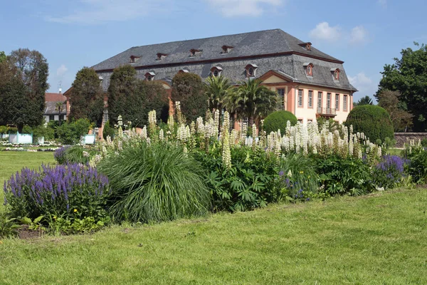 Tuin van de Orangerie in Darmstadt (Hessen, Duitsland) — Stockfoto