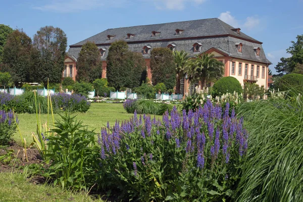 Orangerie trädgård i Darmstadt (Hessen, Tyskland) — Stockfoto