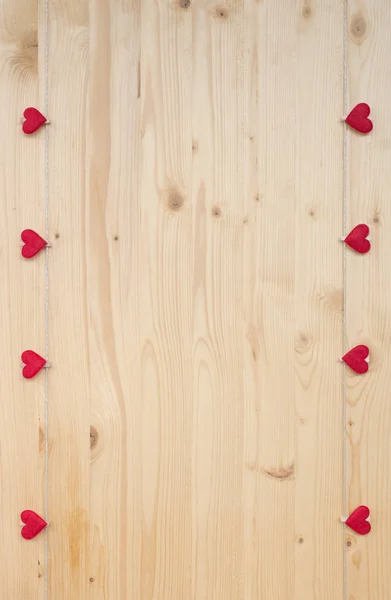 Acht harten op hout Rechtenvrije Stockafbeeldingen