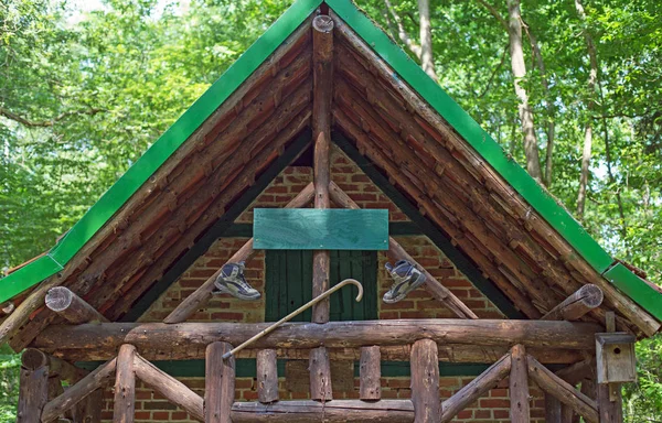 Houten hut in een forest — Stockfoto