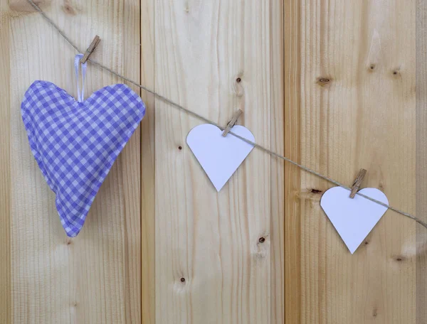 Tres corazones con pinzas de ropa — Foto de Stock