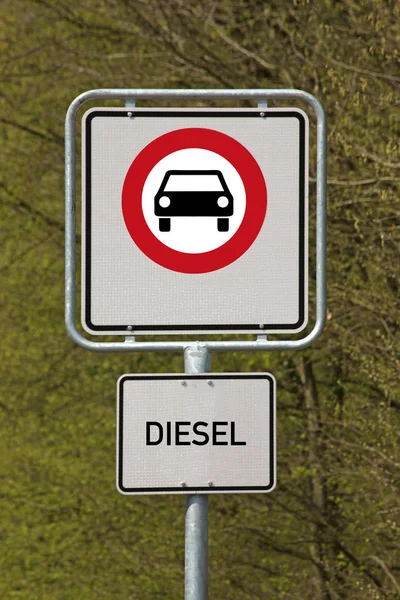 交通标志柴油驾驶禁止 被隔绝在白色 — 图库照片
