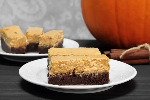 Pumpkin cheesecake brownie bars — Stock Photo, Image