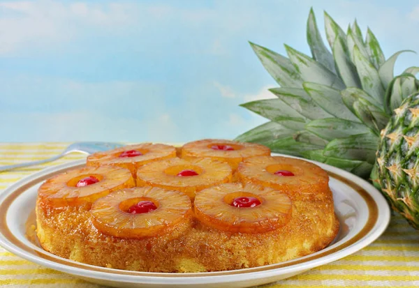 Gâteau à l'ananas à l'envers — Photo