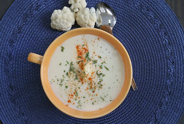 Crema saludable de sopa de coliflor . — Foto de Stock