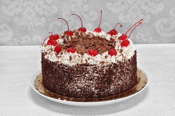 Prachtige Zwarte Woud chocolate cake. — Stockfoto
