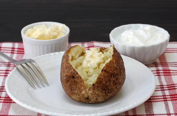 One Fresh Baked Russet Potato Dab Butter Close Macro View — Stock Photo, Image