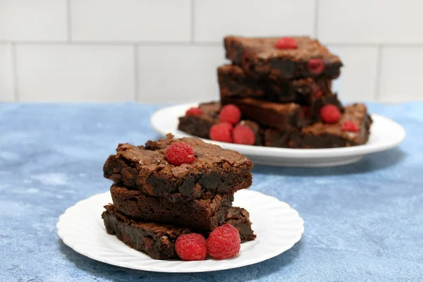 Frambozen Chocolade Fudge Brownies Met Brokken Chocolade Frambozen Gebakken — Stockfoto