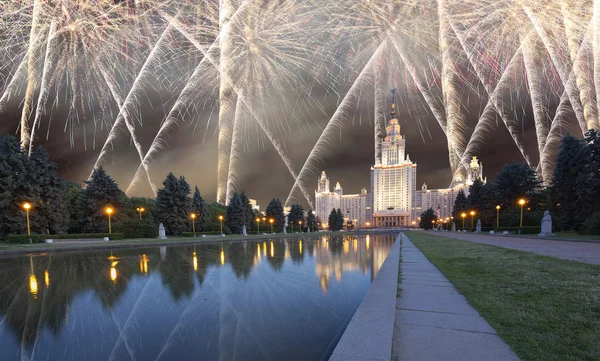 Main Building Of Moscow State University On Sparrow Hills at Night and holiday fireworks, Russia — Stock fotografie