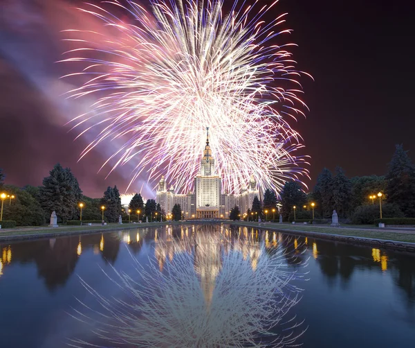 Main Building Of Moscow State University On Sparrow Hills at Night and holiday fireworks, Russia — Stock fotografie