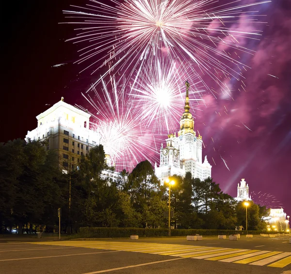 Main Building Of Moscow State University On Sparrow Hills at Night and holiday fireworks, Russia — ストック写真