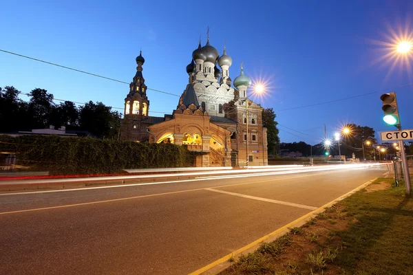 Church of the Holy Trinity in Ostankino at Night. The Church was built as a serf stone Affairs master. This is a typical monument of the second half of the XVII century. Moscow, Russia — Stock Photo, Image