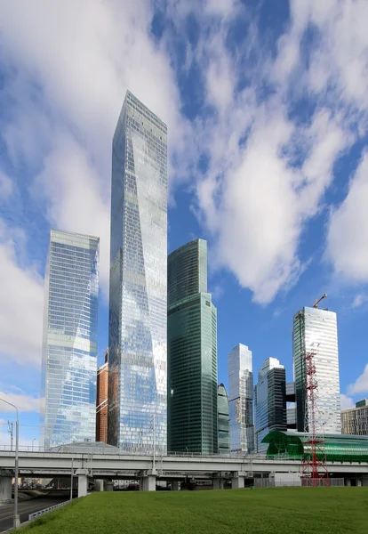 Little Ring of the Moscow Railways and skyscrapers of the International Business Center (City), Russie. Gare de Delovoy Tsentr — Photo