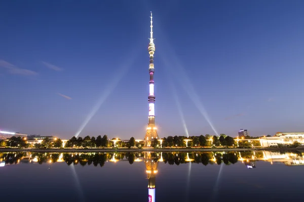 Televize (Ostankino) tower v noci, Moskva, Rusko — Stock fotografie