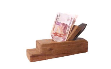 İş ve kazanmak. Yaşlı ağaç planya ve Rus Rublesi Lirası üstünde beyaz bir arka plan  