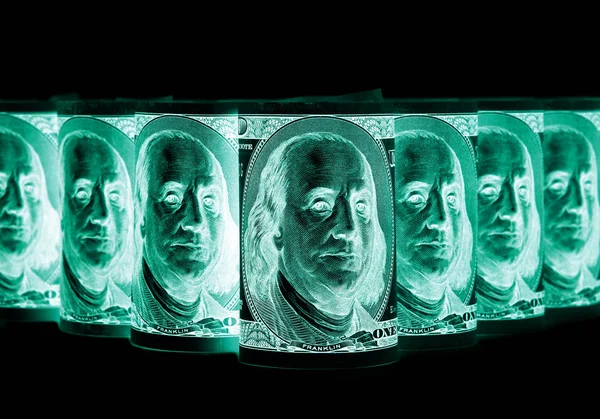 Cien billetes de dólar (billetes) de cerca, moneda de EE.UU. en protección contra la luz UV —  Fotos de Stock