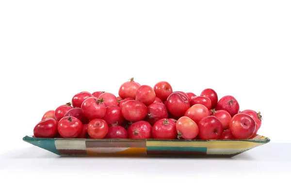 Nature morte aux petites pommes rouges fraîches — Photo