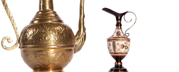 Měděný džbán s tradiční arabské ornamenty — Stock fotografie